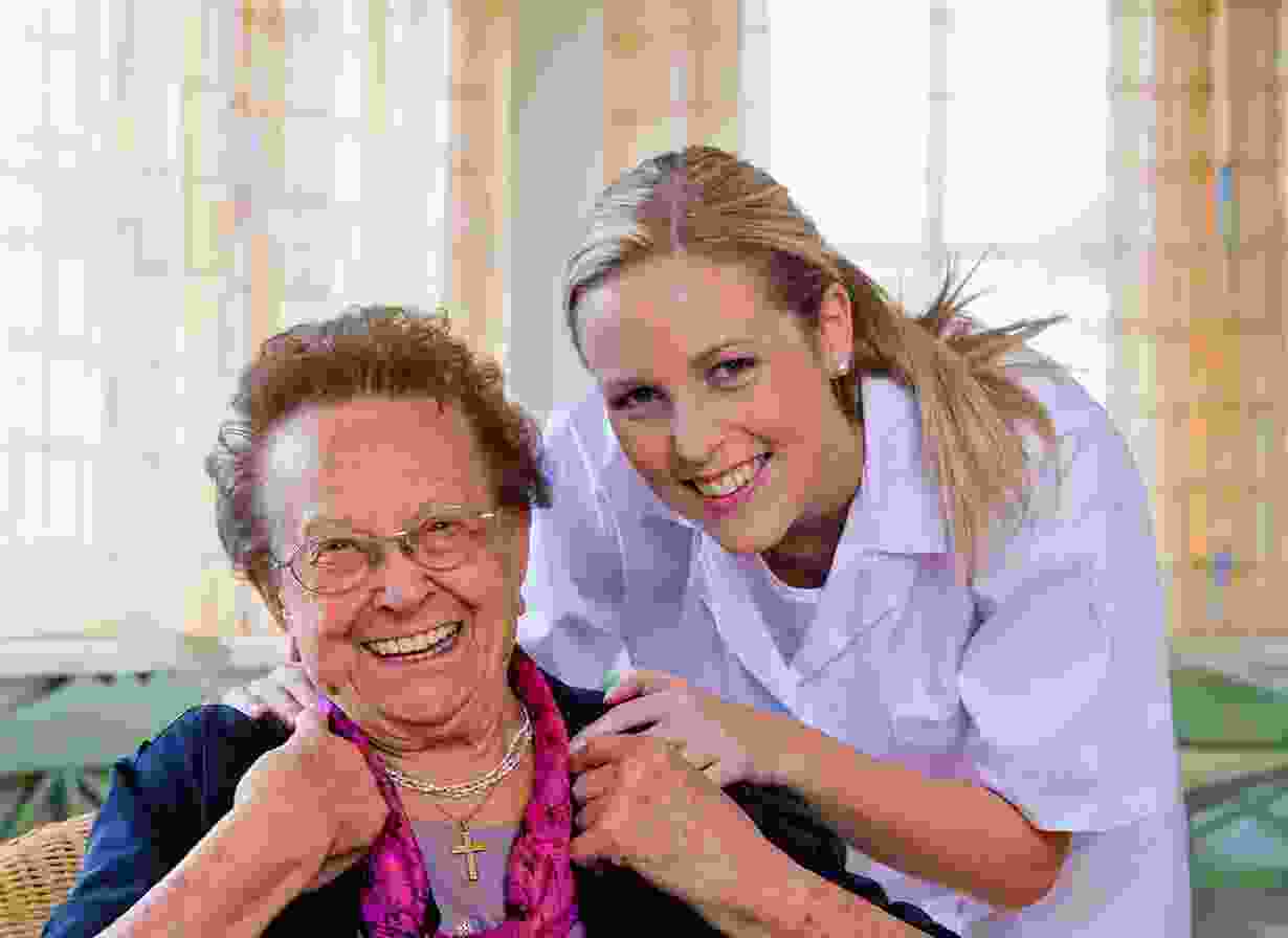 Caring for the elderly by gerontological nurse 1 blog-img-2